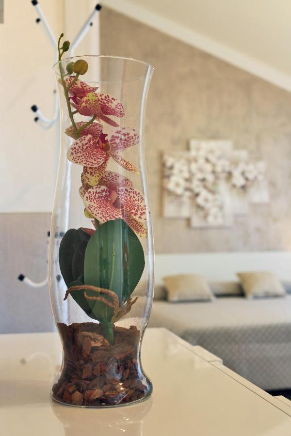 Flower Apartments Bardolino Exterior photo