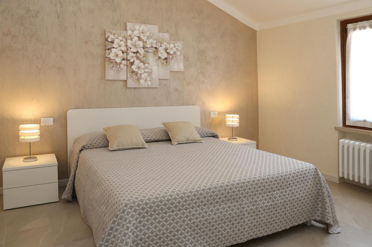 Flower Apartments Bardolino Exterior photo