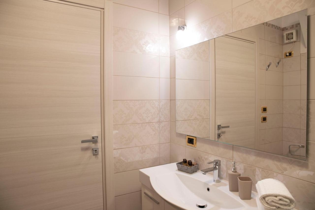 Flower Apartments Bardolino Exterior photo