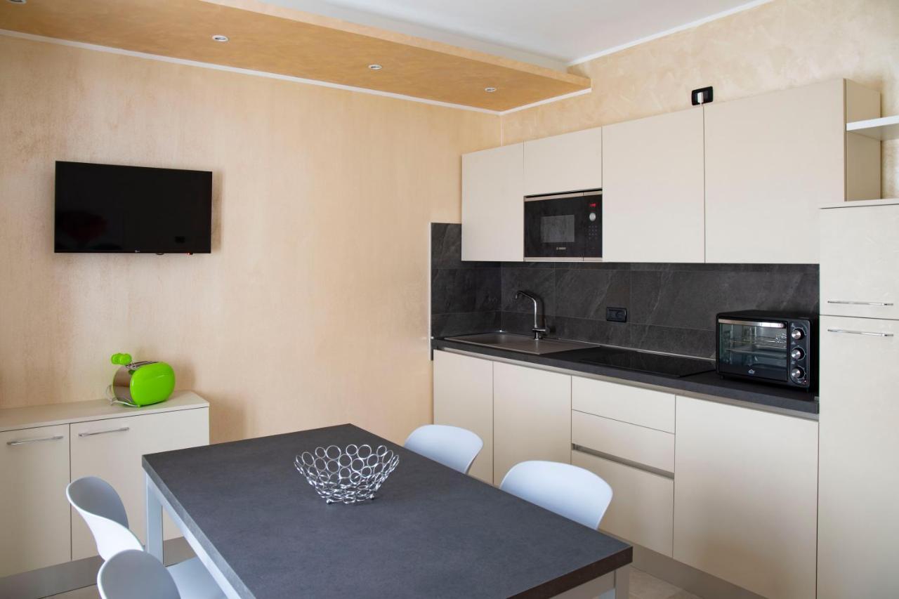 Flower Apartments Bardolino Exterior photo